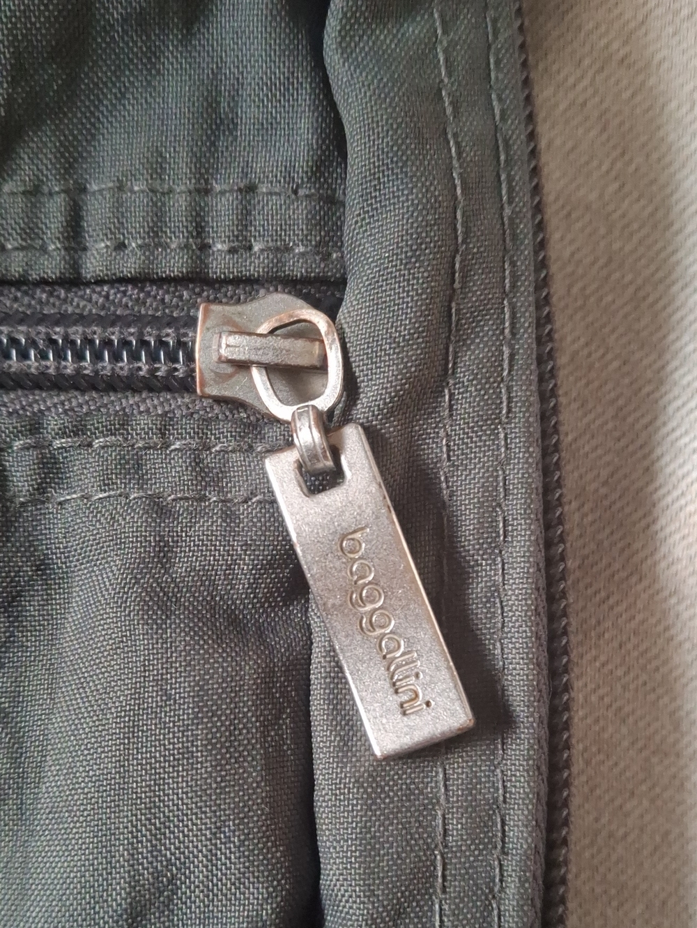 Baggallini Gray Nylon Lightweight Crossbody Travel Bag - Picture 3 of 10